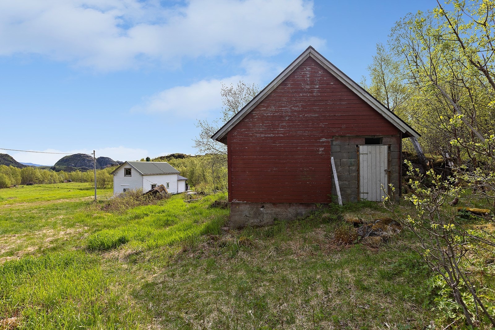 Lageret ligger like ved hovedboligen Galleribilde