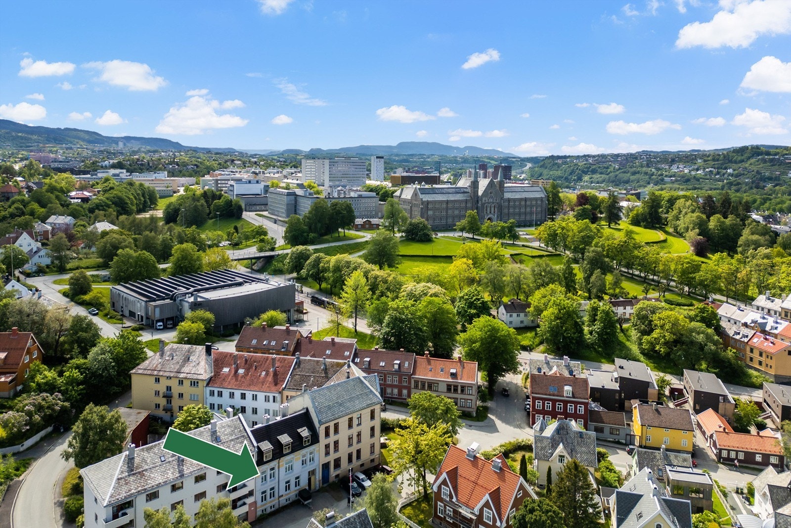 NTNU Gløshaugen ligger ca. 250 meter fra leiligheten. Galleribilde