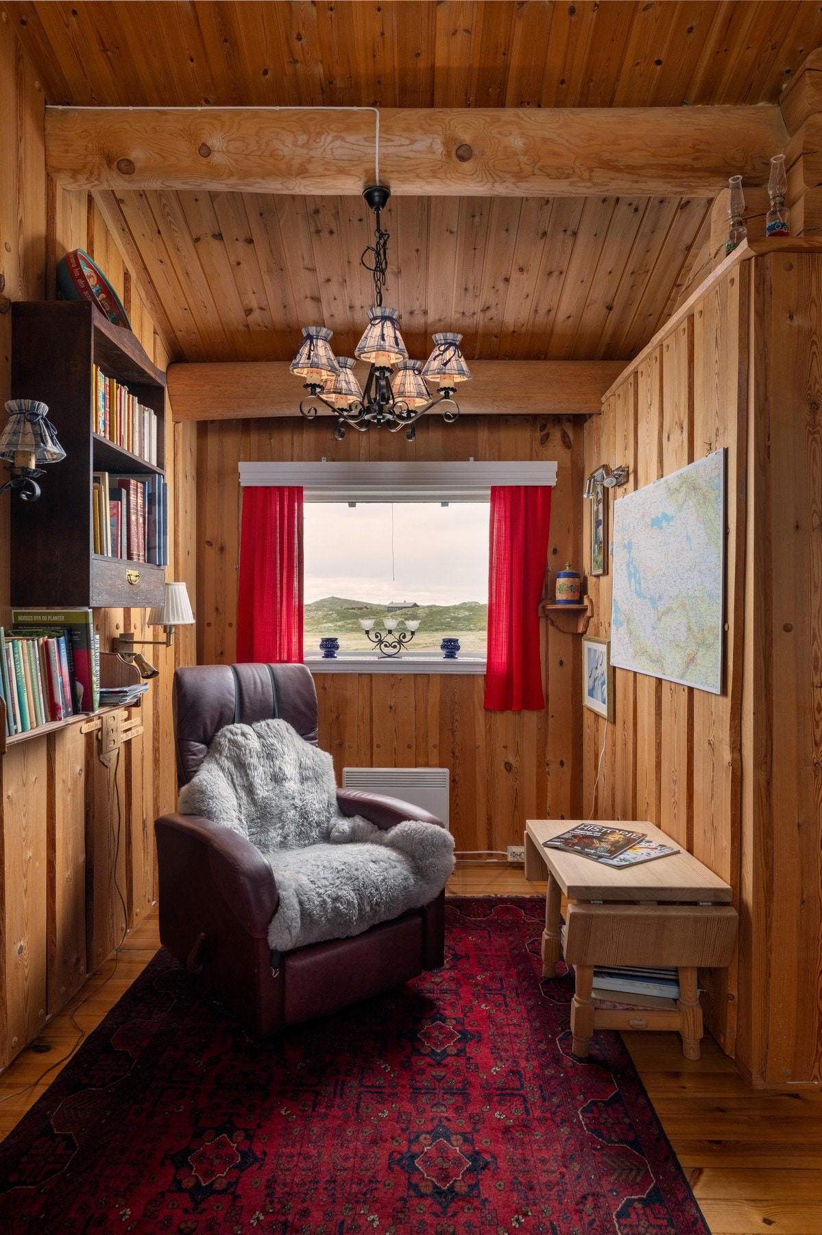 Ved kjøkkenet er det en koselig lesekrok eller ligende. Galleribilde