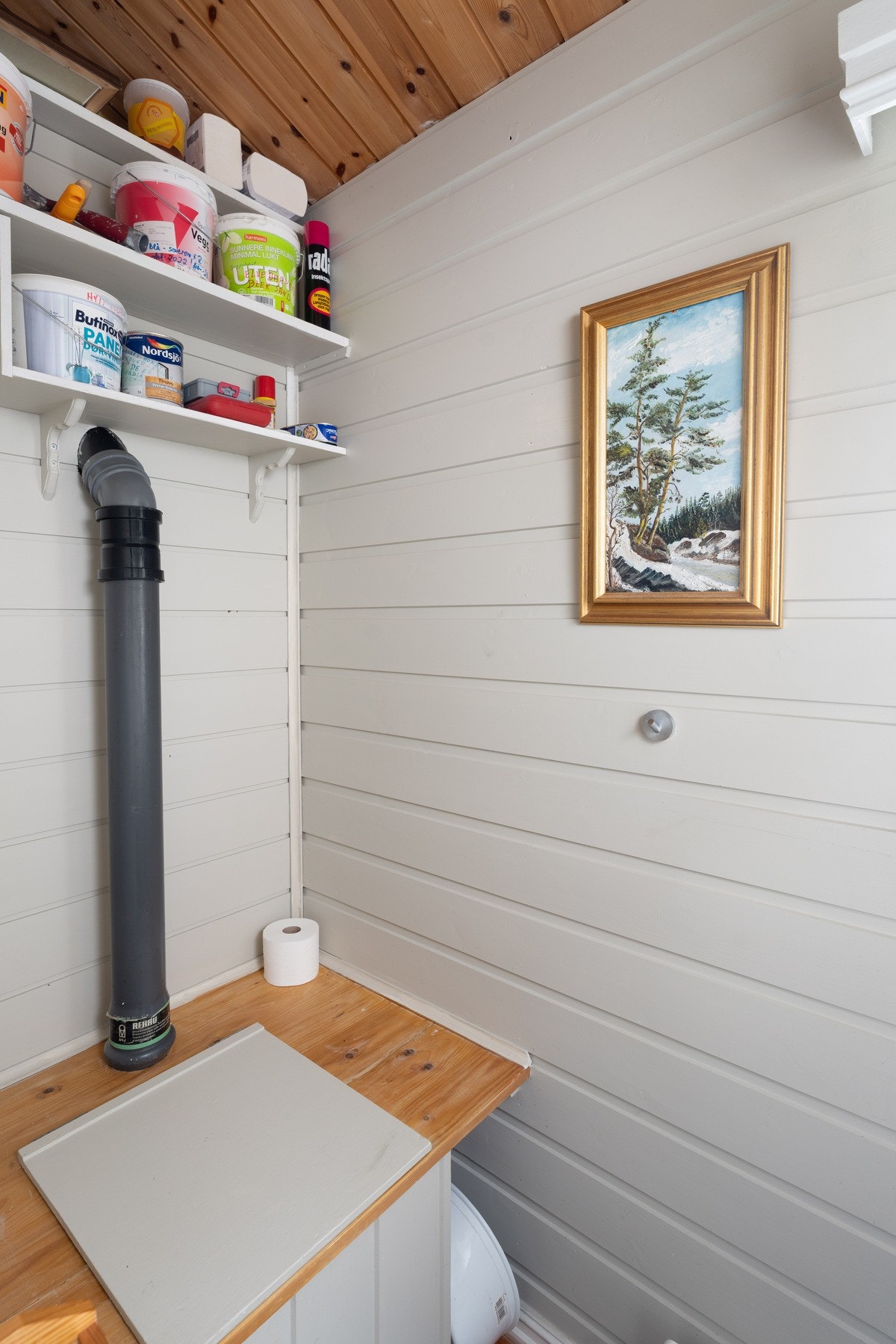 Toalett på WC-rom. Det gjøres oppmerksom på at hytta ikke er tilknyttet avløp. Galleribilde