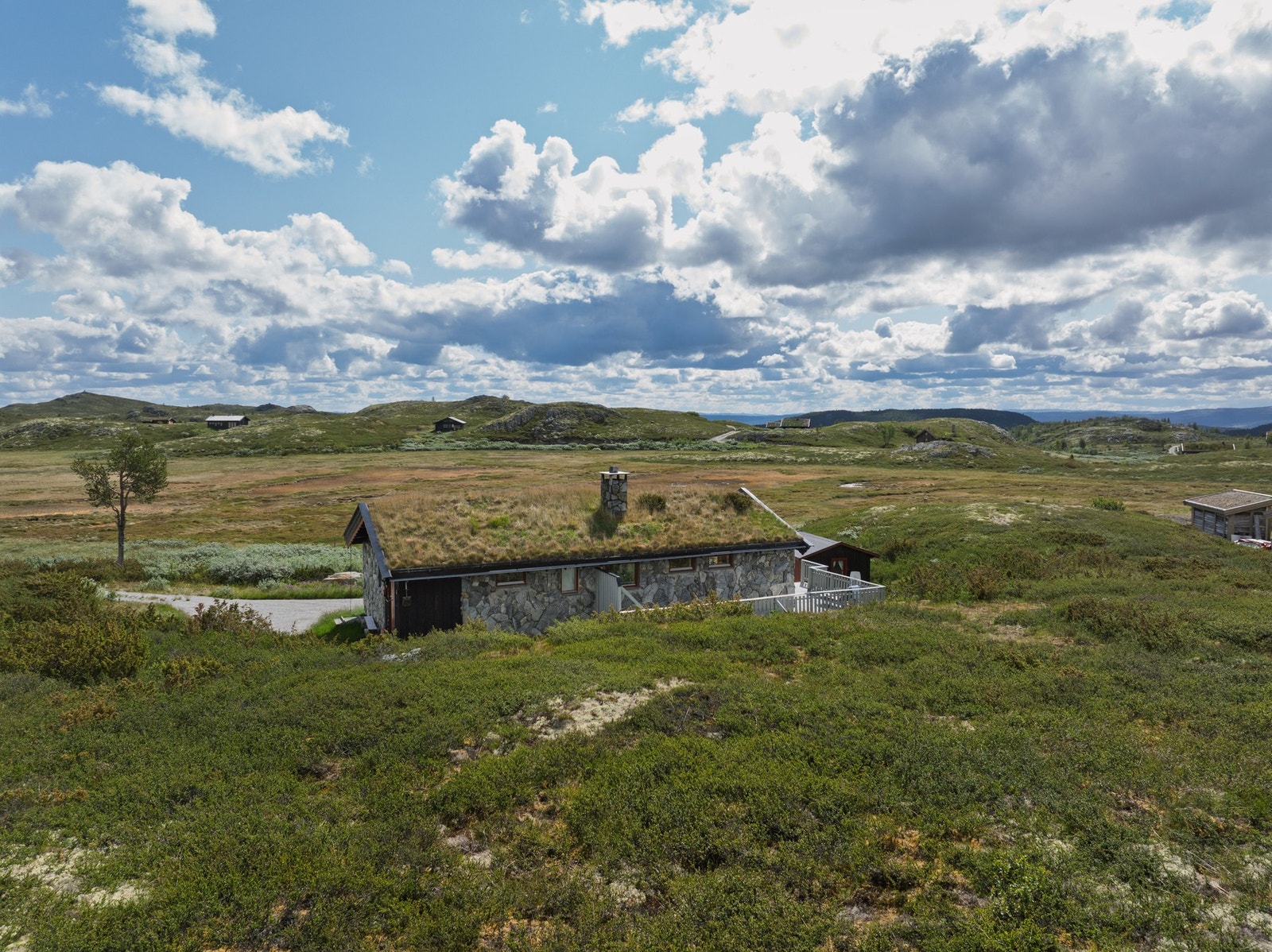 Fritidsboligen ligger i et spesielt flott område på Storhovda, med en høyde på 1048 meter over havet. Galleribilde
