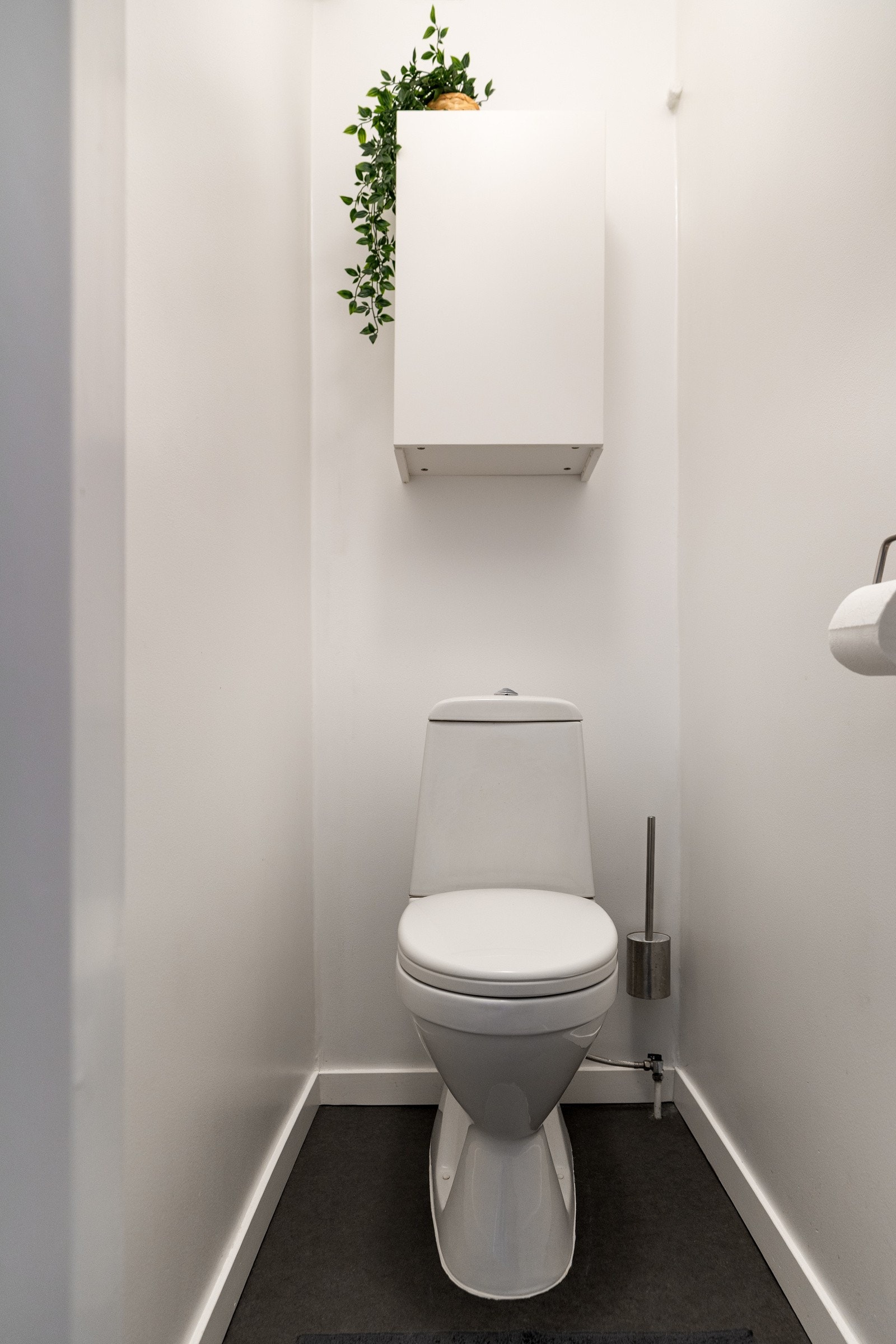 Separat toalettrom like ved badet. Galleribilde