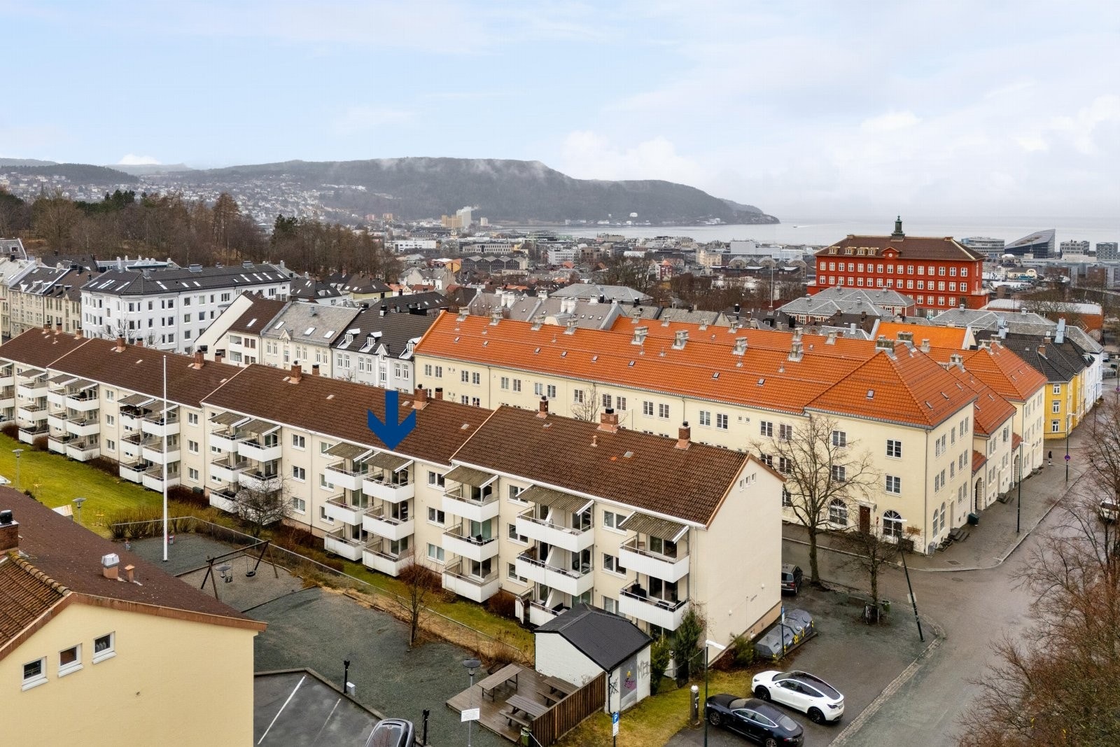 Leiligheten har en god plassering i byggets 3. etasje, med adkomst via trappeløp. Galleribilde