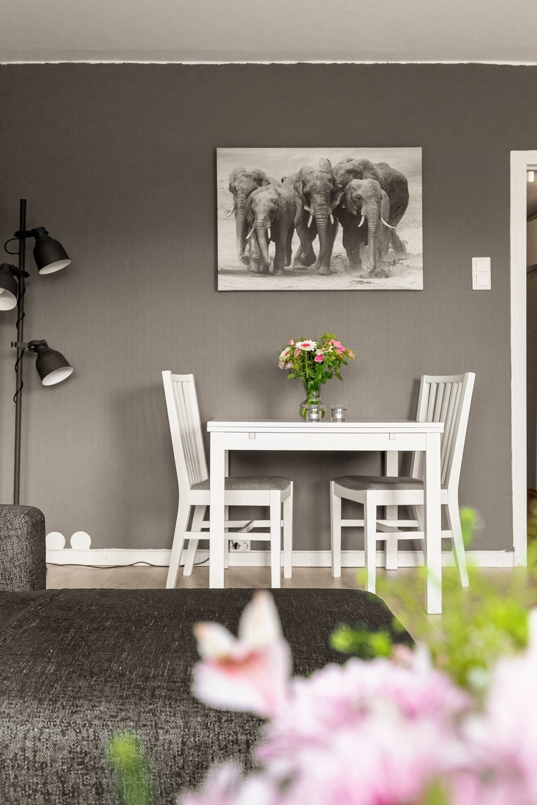 Leiligheten disponerer bod på ca. 3 m² i samme etasje, i tillegg er det et skap for lagring i kjeller på ca. 0,4 m². Galleribilde