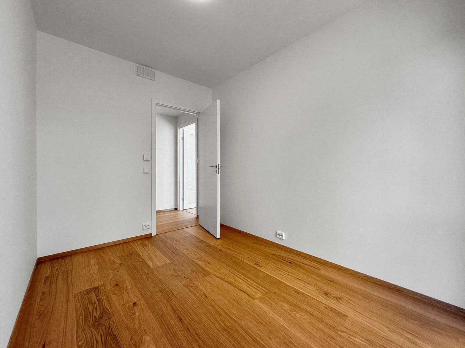 Soverom: Det minste soverommet passer godt som barnerom, gjesterom eller kontor. Galleribilde