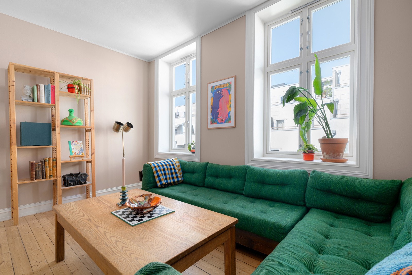 En lys og lekker 4-roms leilighet med solrik balkong. Galleribilde