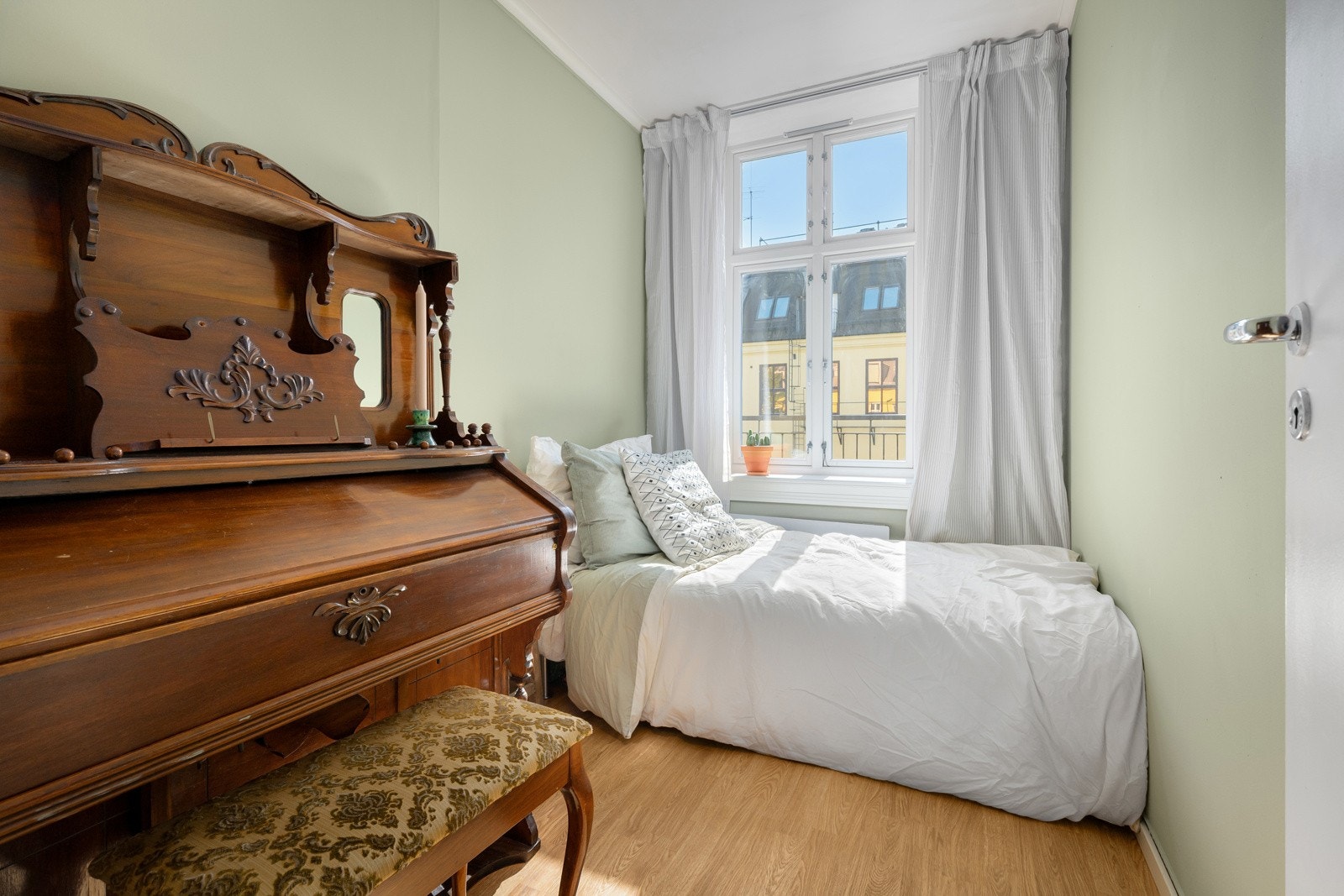 Rommene har godt med naturlig lys og gode muligheter for lufting. Galleribilde