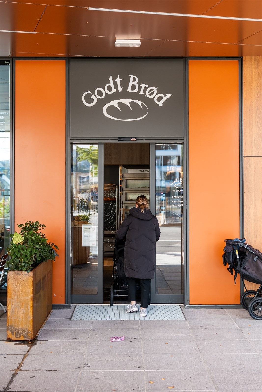 Du finner både Kiwi, Apotek 1, Godt Brød og treningsfasiliteter på Kronstad X. Galleribilde