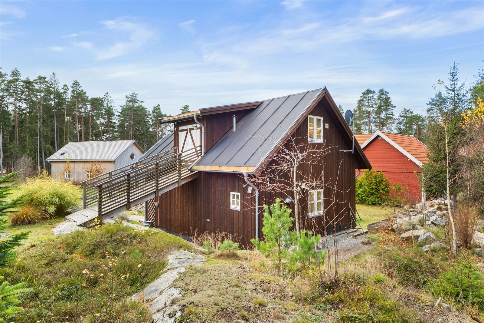 Stor anneks i låve-stil som bidrar til den gjennomgående sjarmen ved eiendommen. Galleribilde