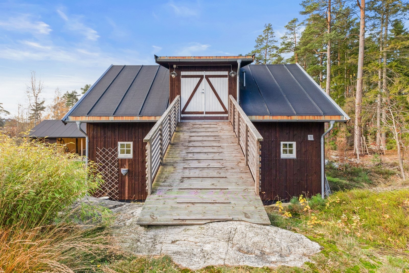 Via låvebroen har du adkomst til 2. etasje. Galleribilde