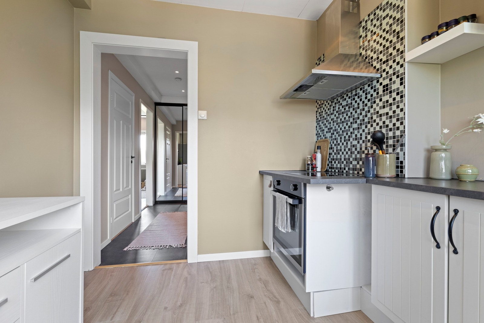 Benkeplaten og blandebatteriet ble byttet i 2020. Galleribilde