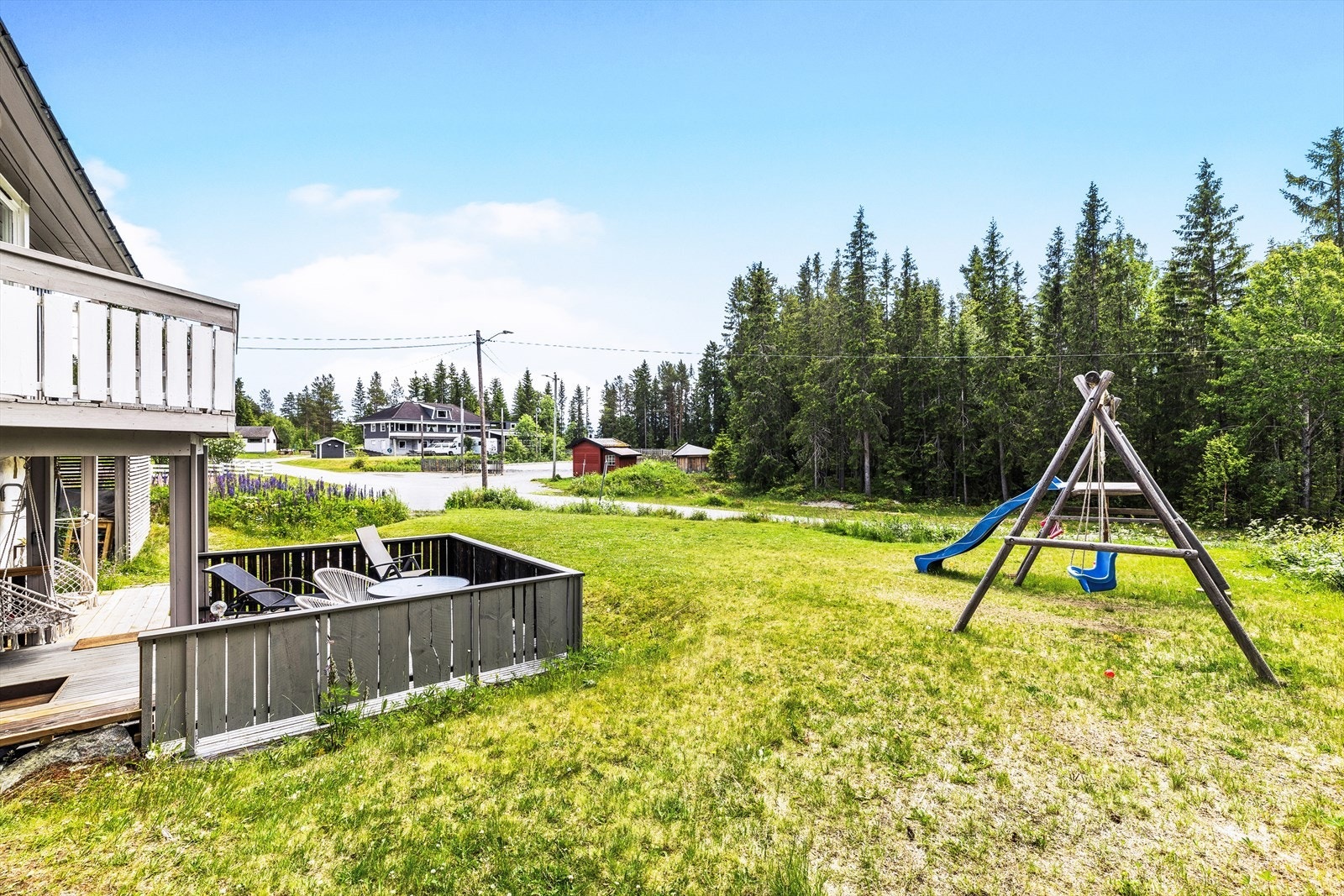 Nok av boltreplass for lekeapparater, trampoline etc. Galleribilde