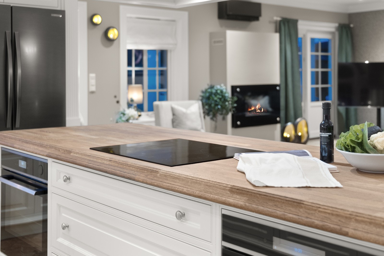 Kjøkken mot stue. Galleribilde