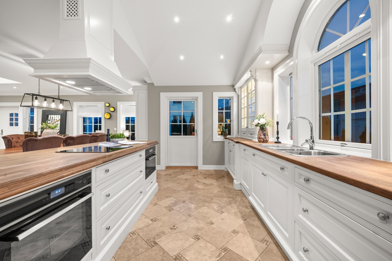 Alle hvitevarene ble skiftet i 2023 utenom steketoppen. Galleribilde