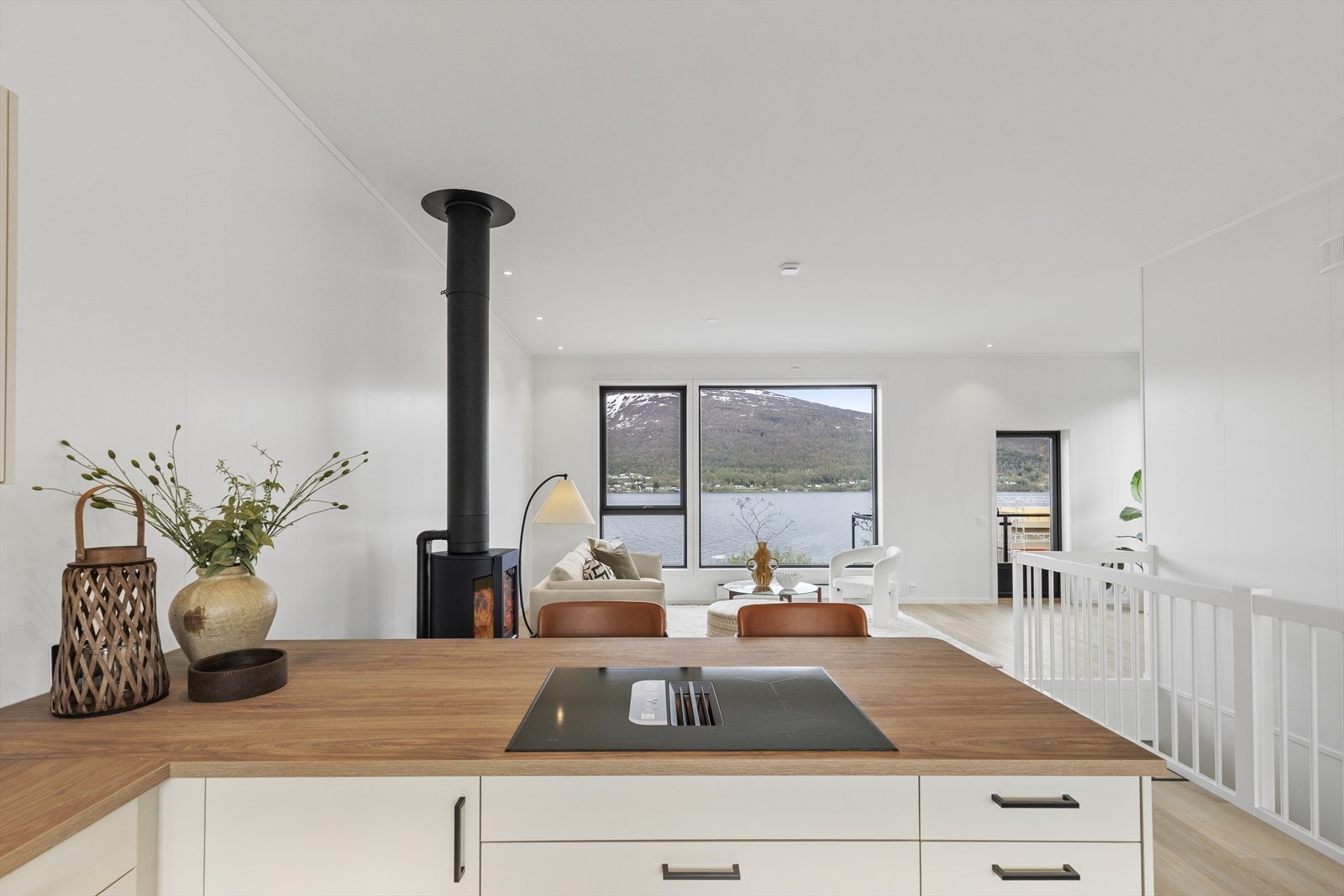 Nyt den spektakulære utsikten over Gisundet rett fra kjøkkenøya! Galleribilde