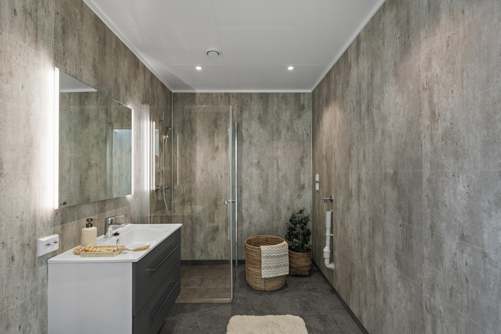 Bad i underetasje med opplegg for vaskemaskin. Galleribilde