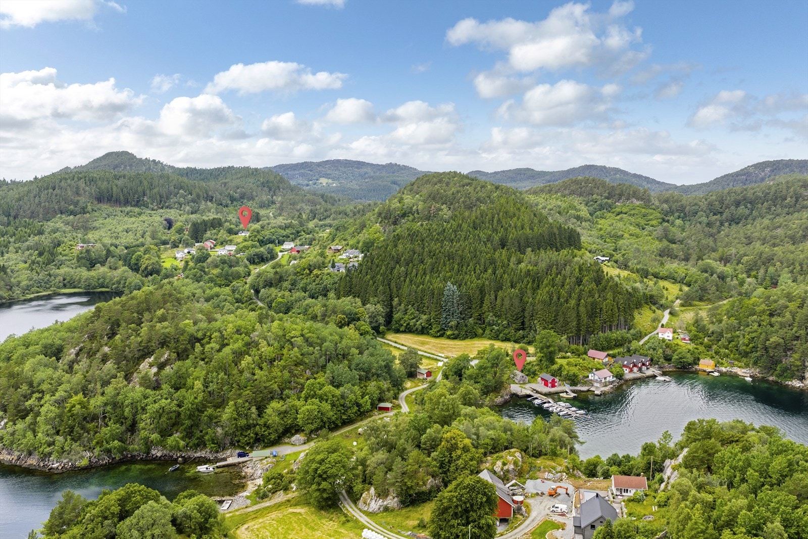 Naust ligger i gang -/ sykkelavstand fra boligen Galleribilde