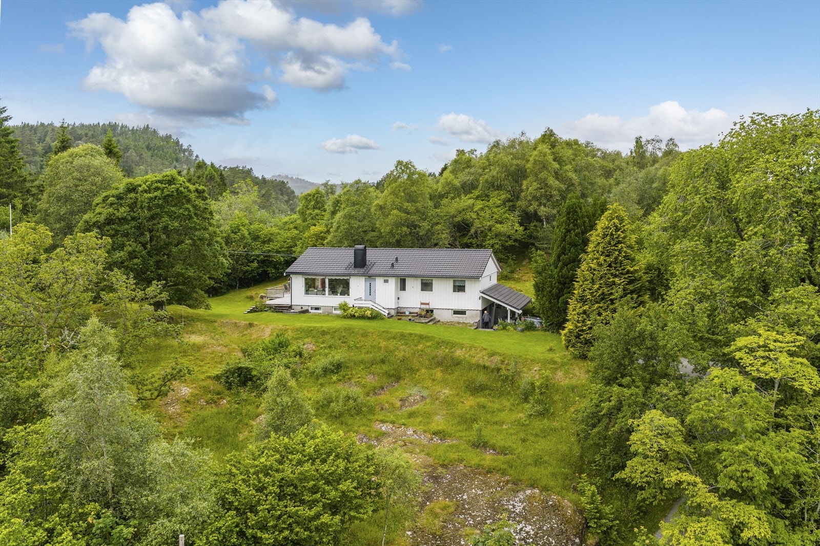 Taket på våningshus fikk nye takpanner og lekter i 2014 Galleribilde