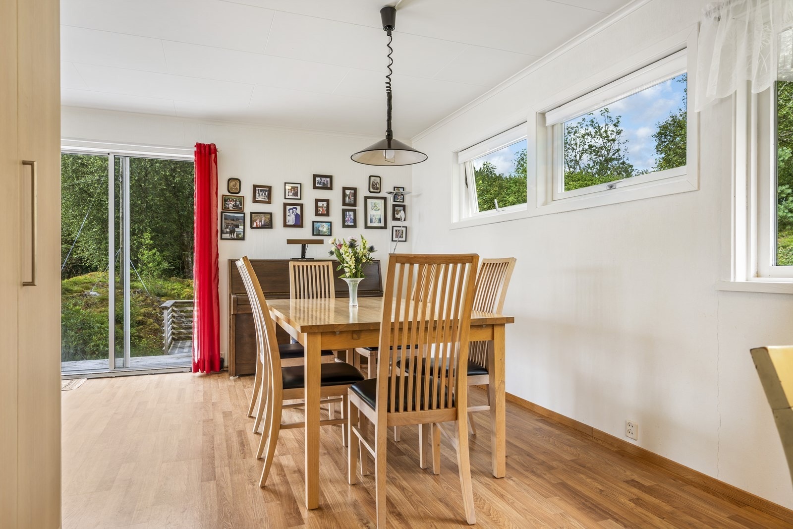 Spiseplass ved kjøkken Galleribilde