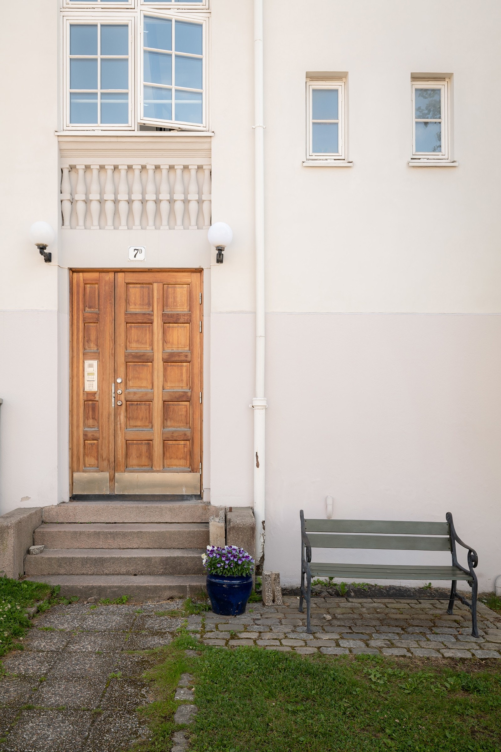 Her bor man sentralt med alt av servicetilbud i nærheten, samtidig som man bor i et fredelig nabolag, like ovenfor Rodeløkkens Kolonihager og i nærhet av Torshovdalen. Galleribilde