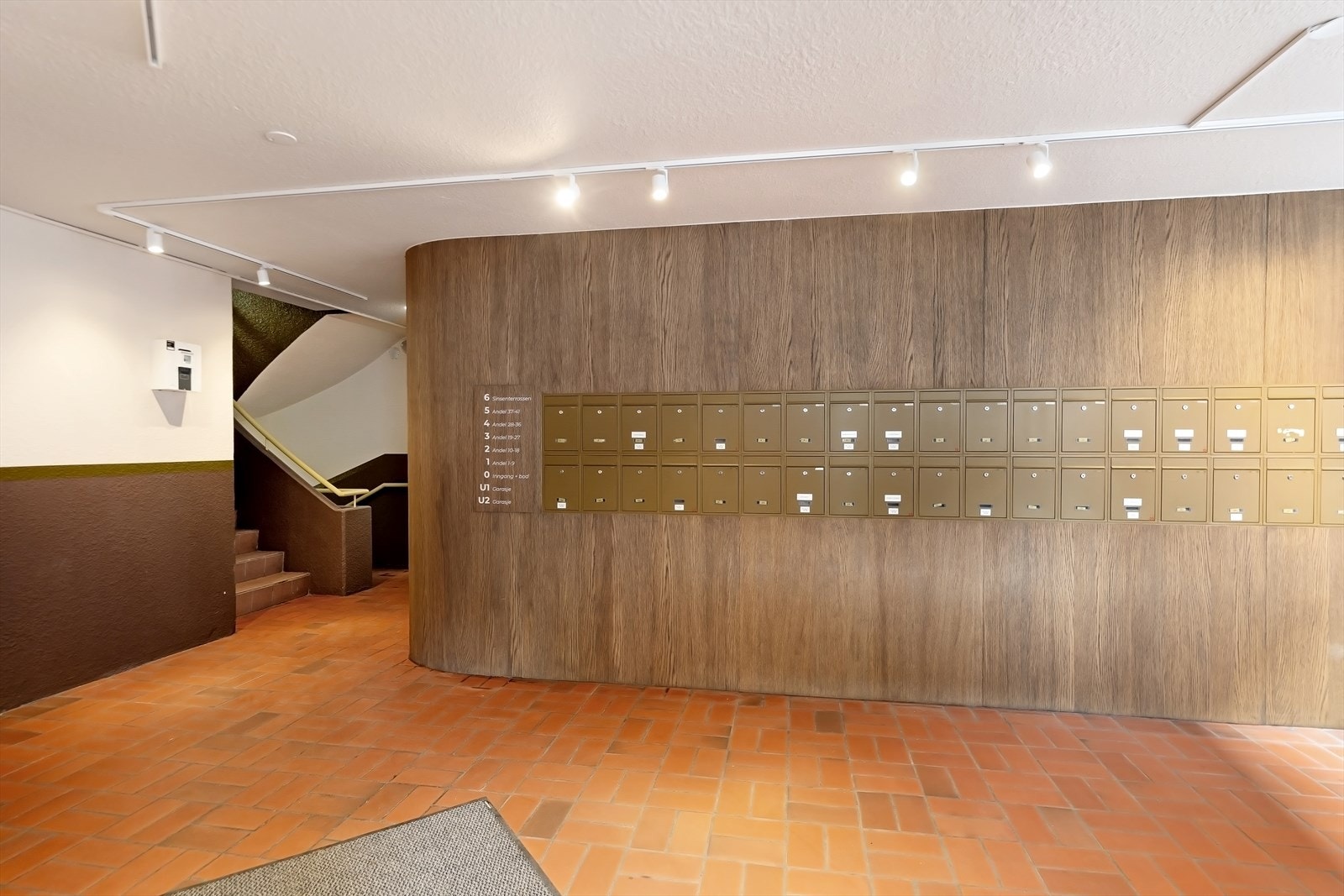 Inngangsparti pusset opp i 2025. Galleribilde