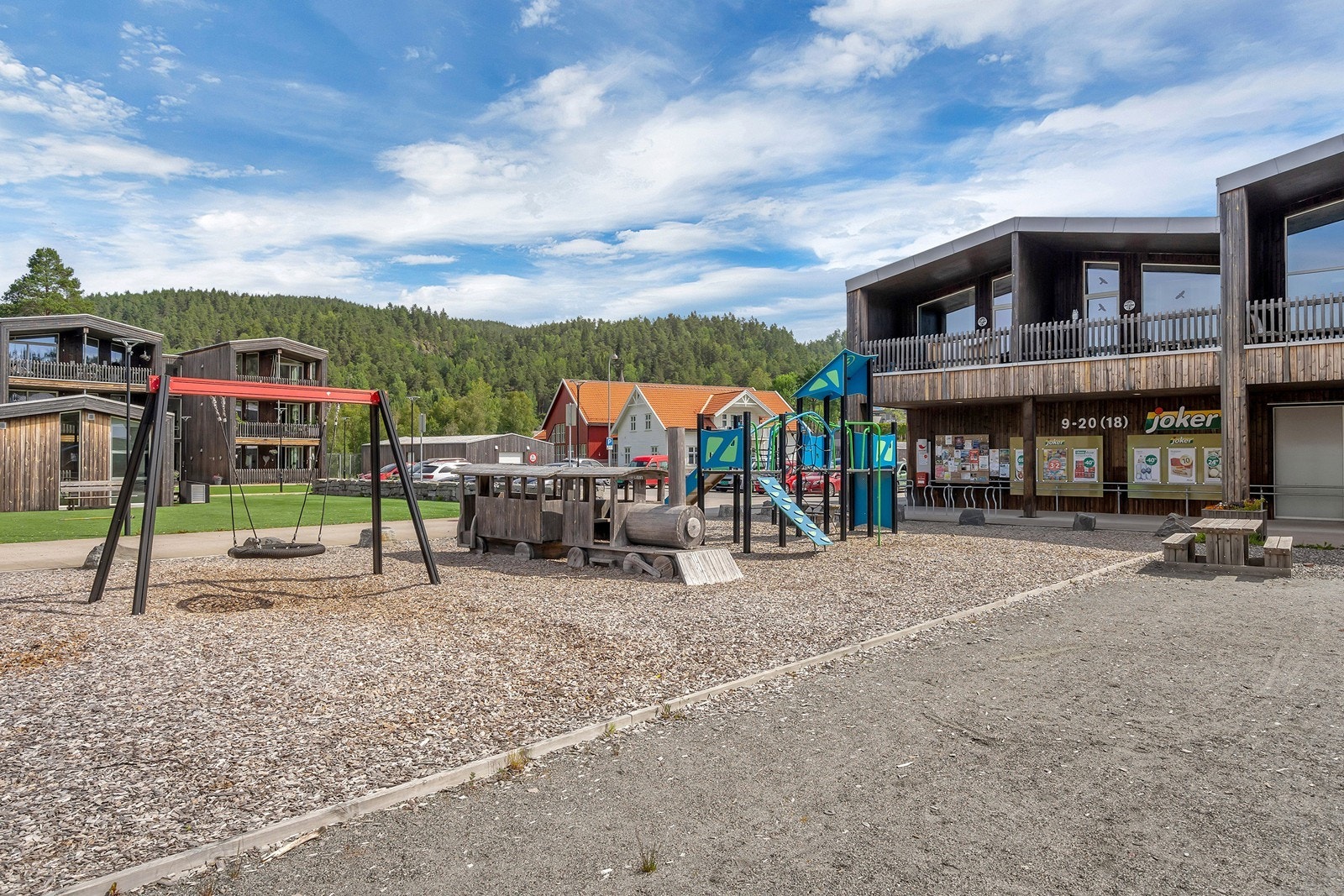 Umiddelbar nærhet til butikk og lekeplass. Galleribilde