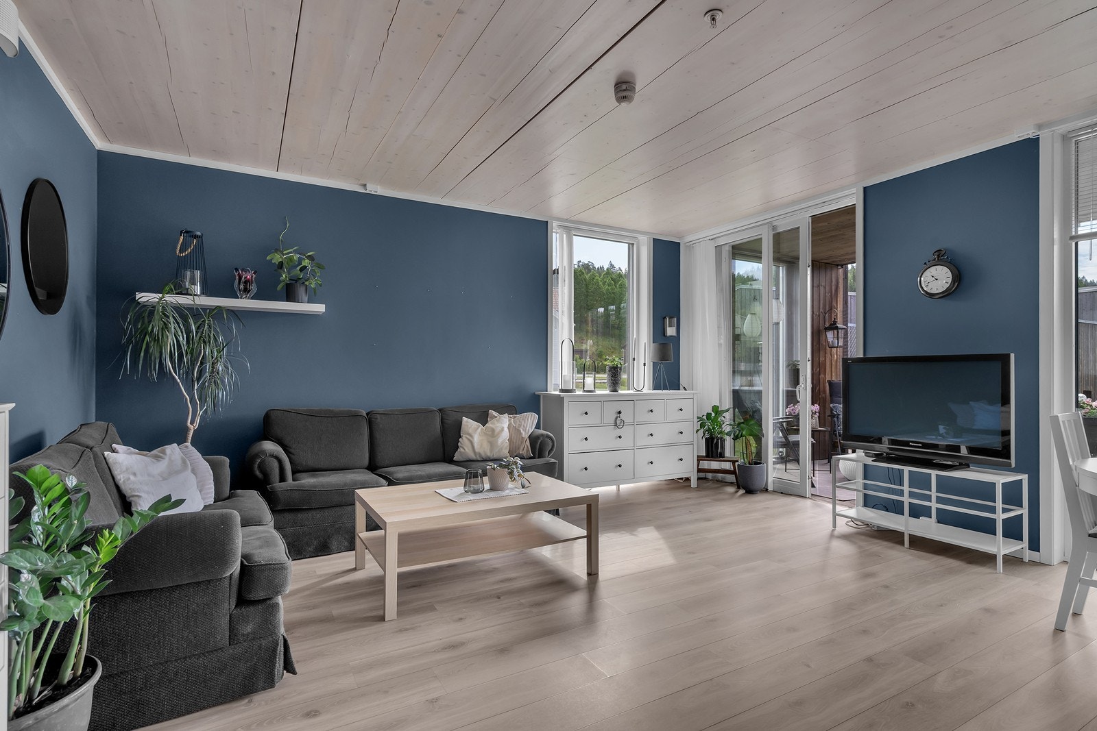 God plass til både spisegruppe og sofagruppe. Galleribilde