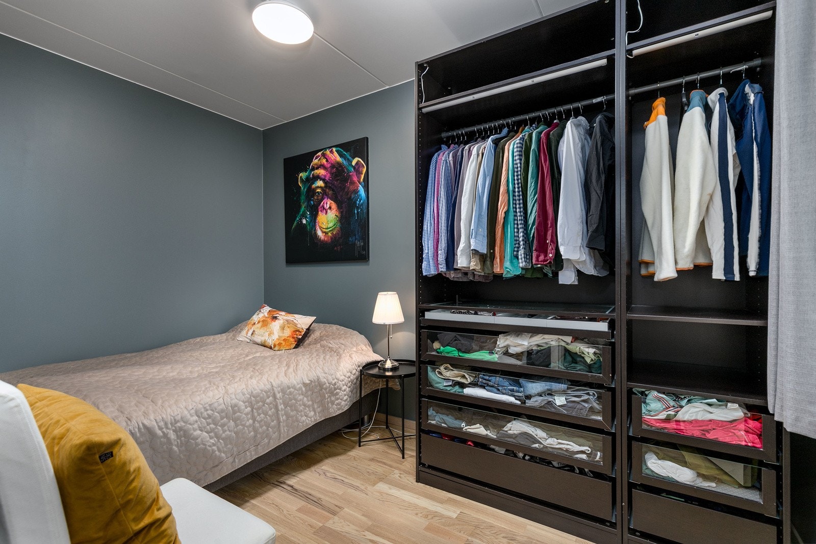 Leiligheten har to romslige og meget tiltalende soverom, alle av samme gode kvalitet og standard som resten av leiligheten. Galleribilde