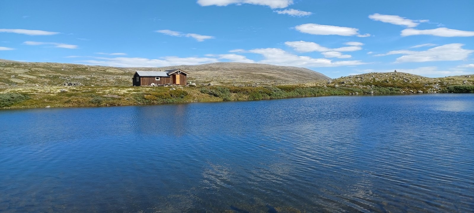 Idyllisk beliggenhet rett ved vannet Galleribilde