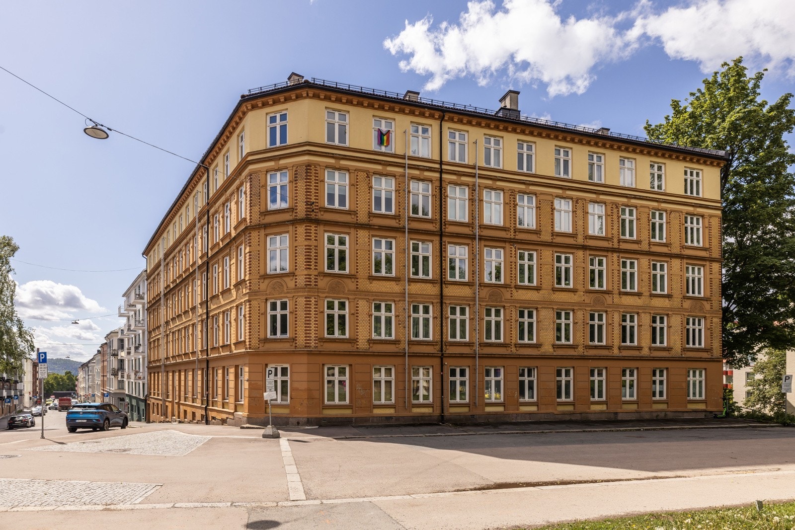 Leiligheten ligger i Christies gate, på øvre Grünerløkka. Meget etterspurt og populær beliggenhet med nærhet til alt av nødvendige fasiliteter og grønne parker. Galleribilde