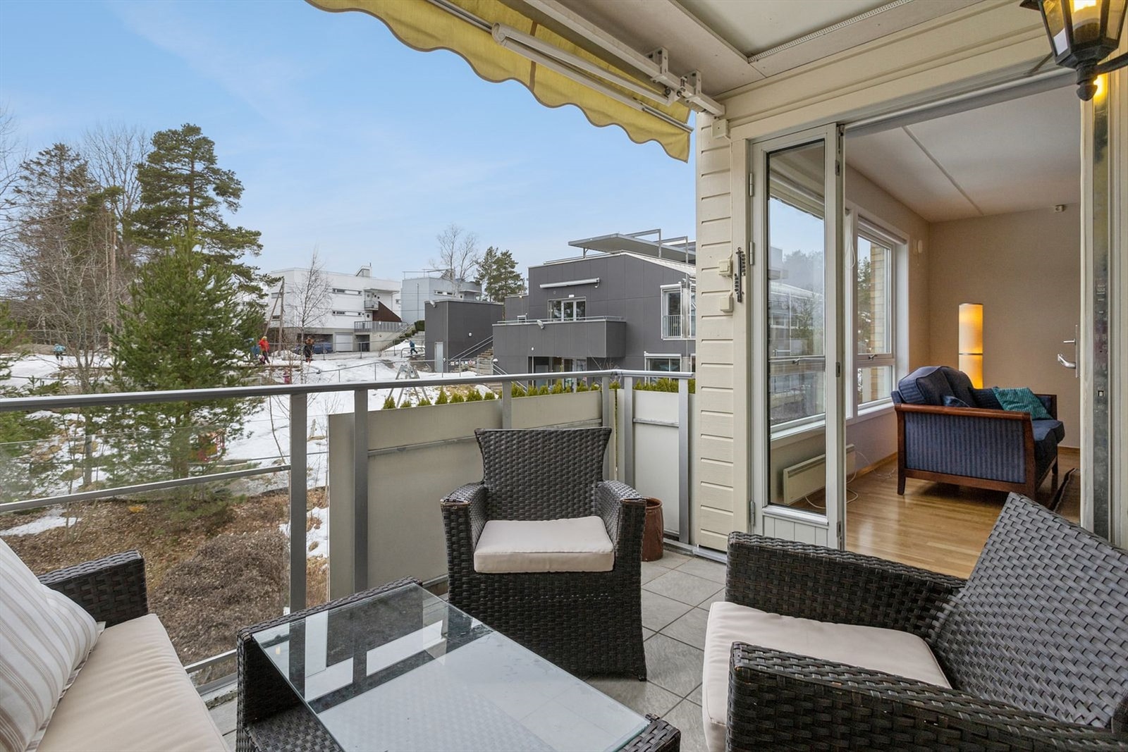 Fra stuen er det adkomst til en trivelig balkong. Galleribilde