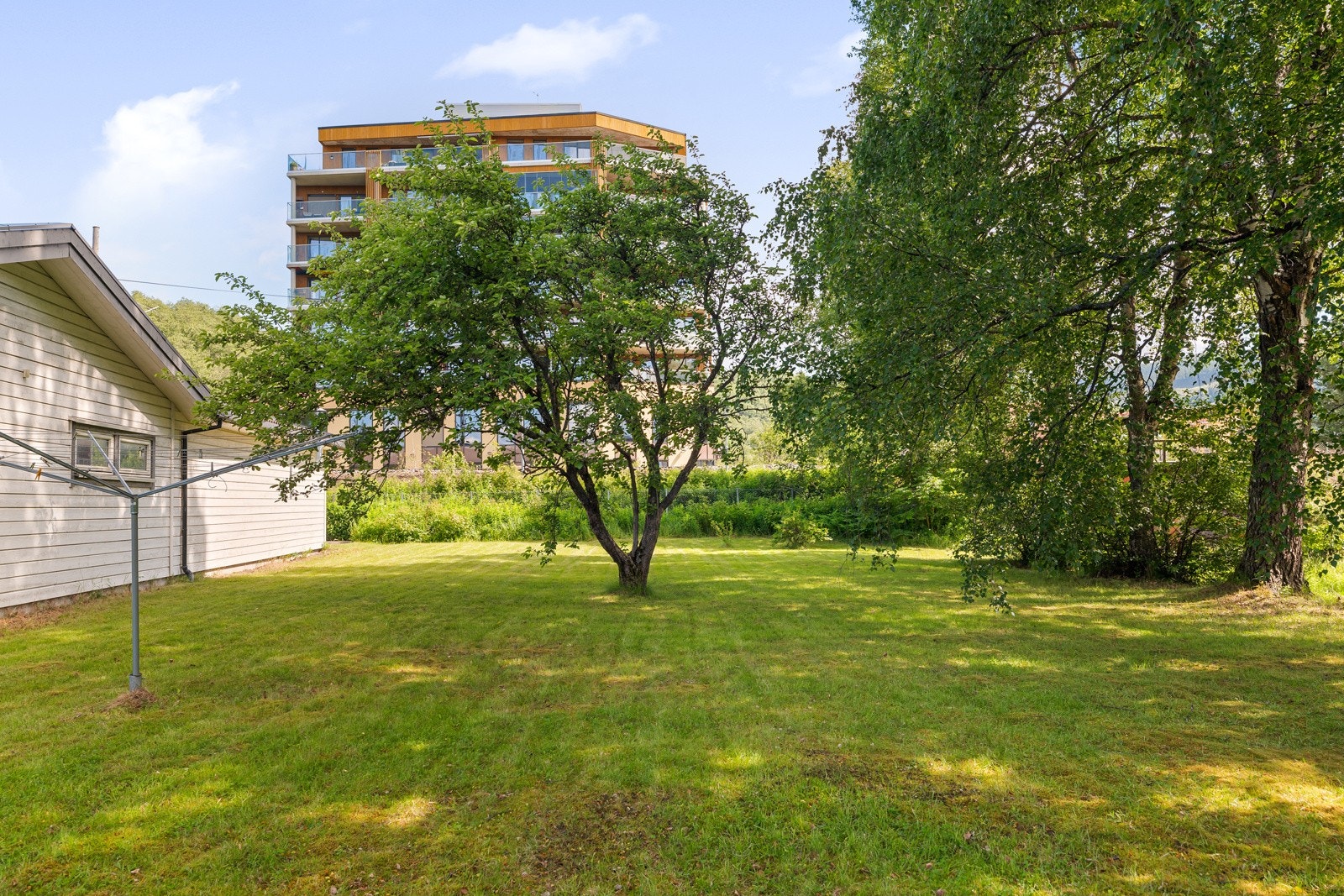 Sjelden stor tomt midt i Melhus sentrum. Galleribilde