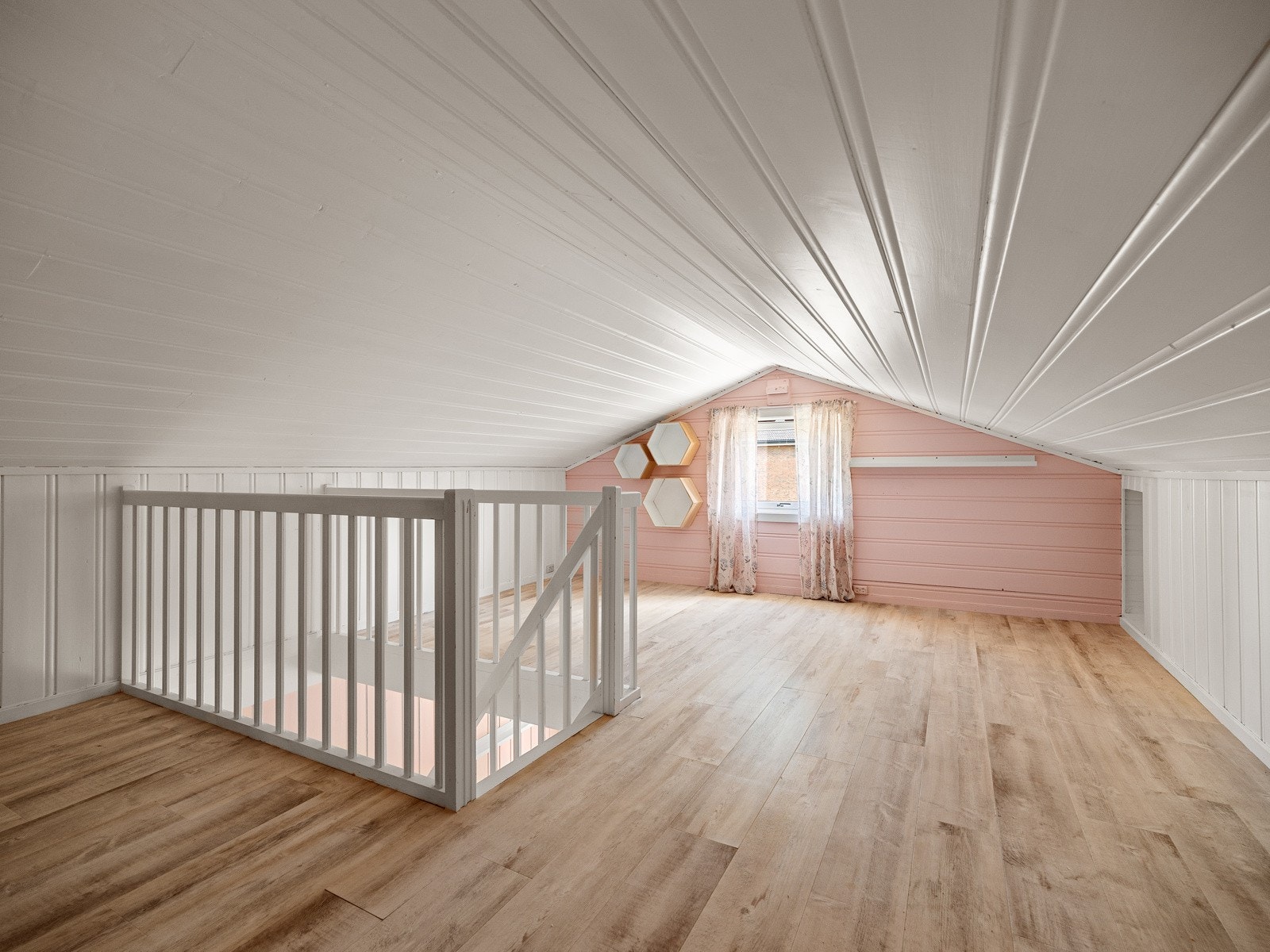 Innredet loftsrom. Galleribilde