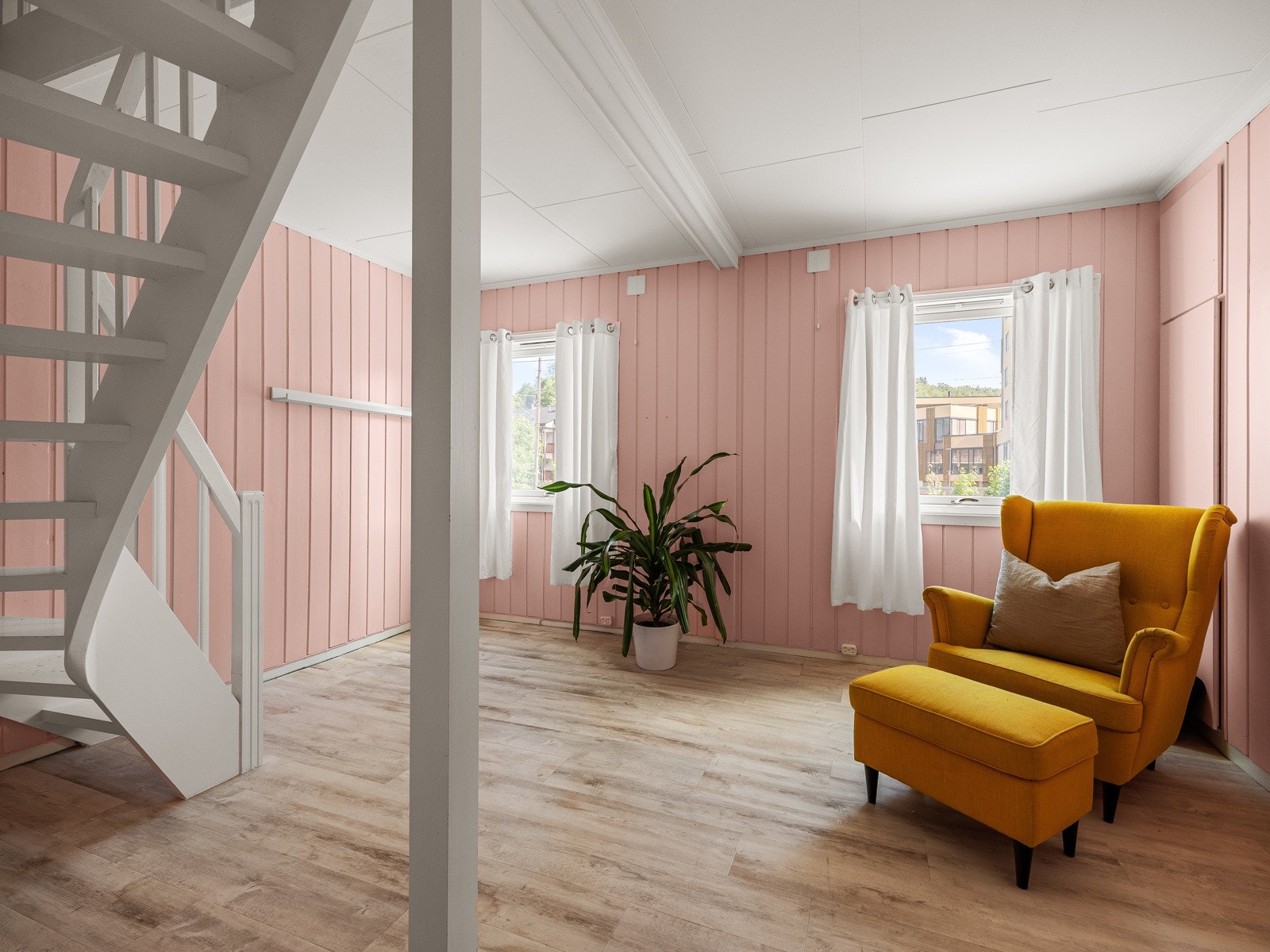 Boligen har tre soverom. Boligen er opprinnelig bygget med fire soverom. Galleribilde