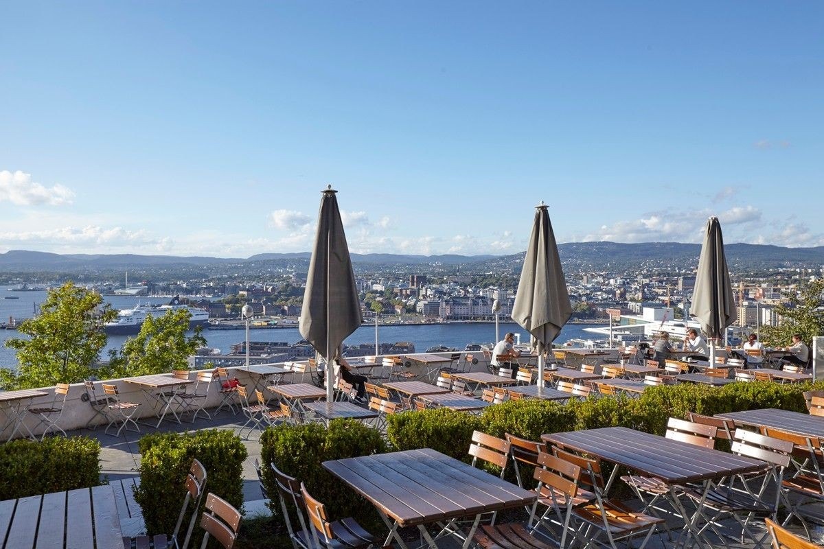 Ekerbergrestauranten med nydelig utsikt over fjorden og byen. Galleribilde