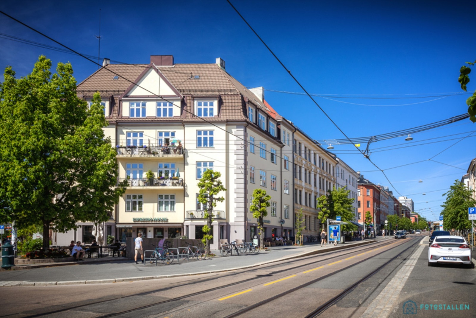 Bredt utvalg av kollektiv transport, alt ligger med gåavstand til leiligheten. Galleribilde