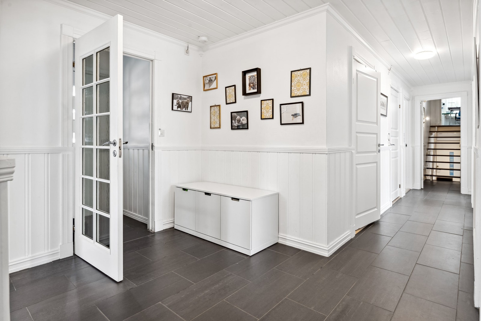 Velkommen inn i en lys og trivelig enebolig Galleribilde