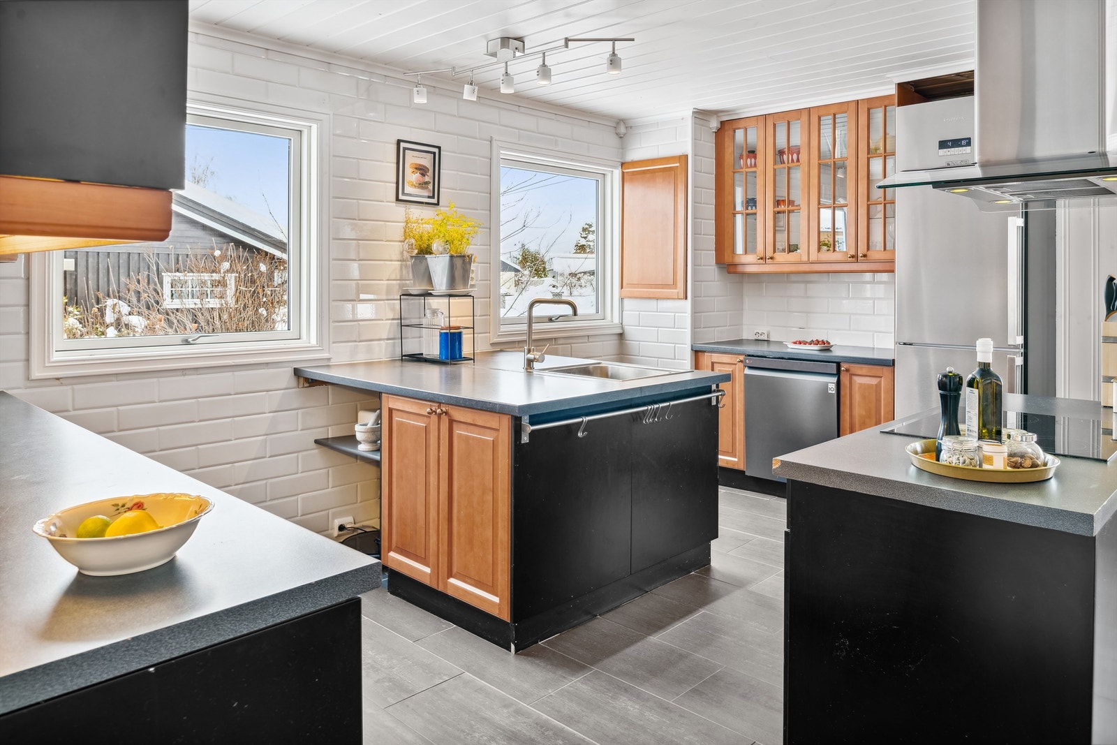 Raus kjøkkeninnredning med plass for alt en trenger Galleribilde