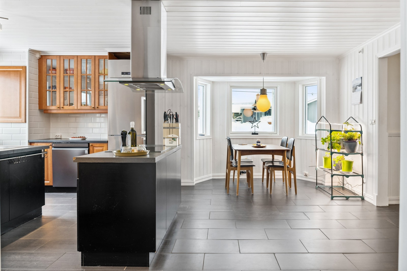 Hyggelig og sosial spiseplass Galleribilde