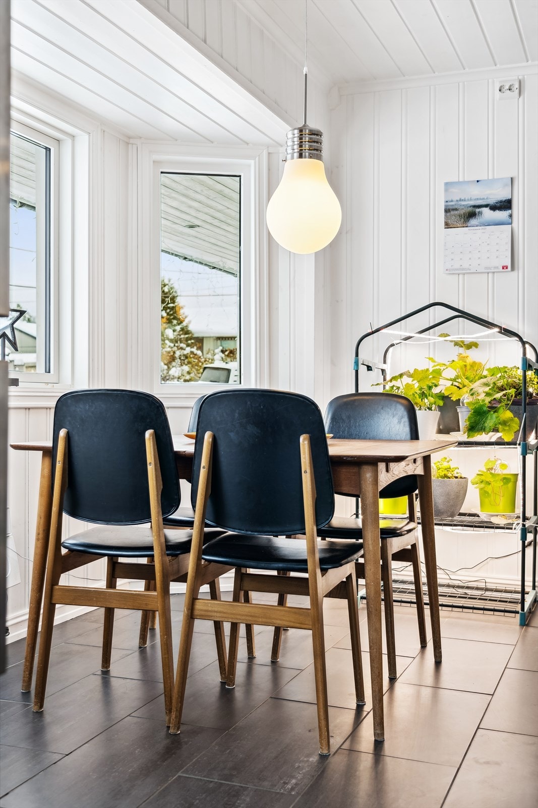 Karnappvindu gir ekstra godt lys inn i rommet Galleribilde