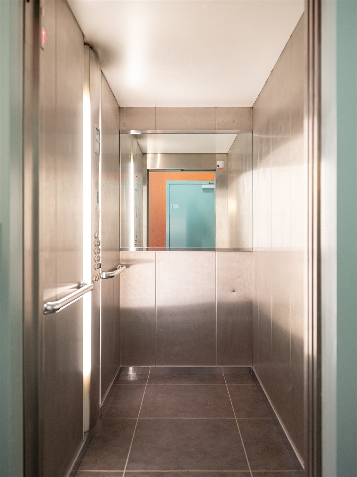 Det er enkel adkomst til leiligheten via heis. Galleribilde