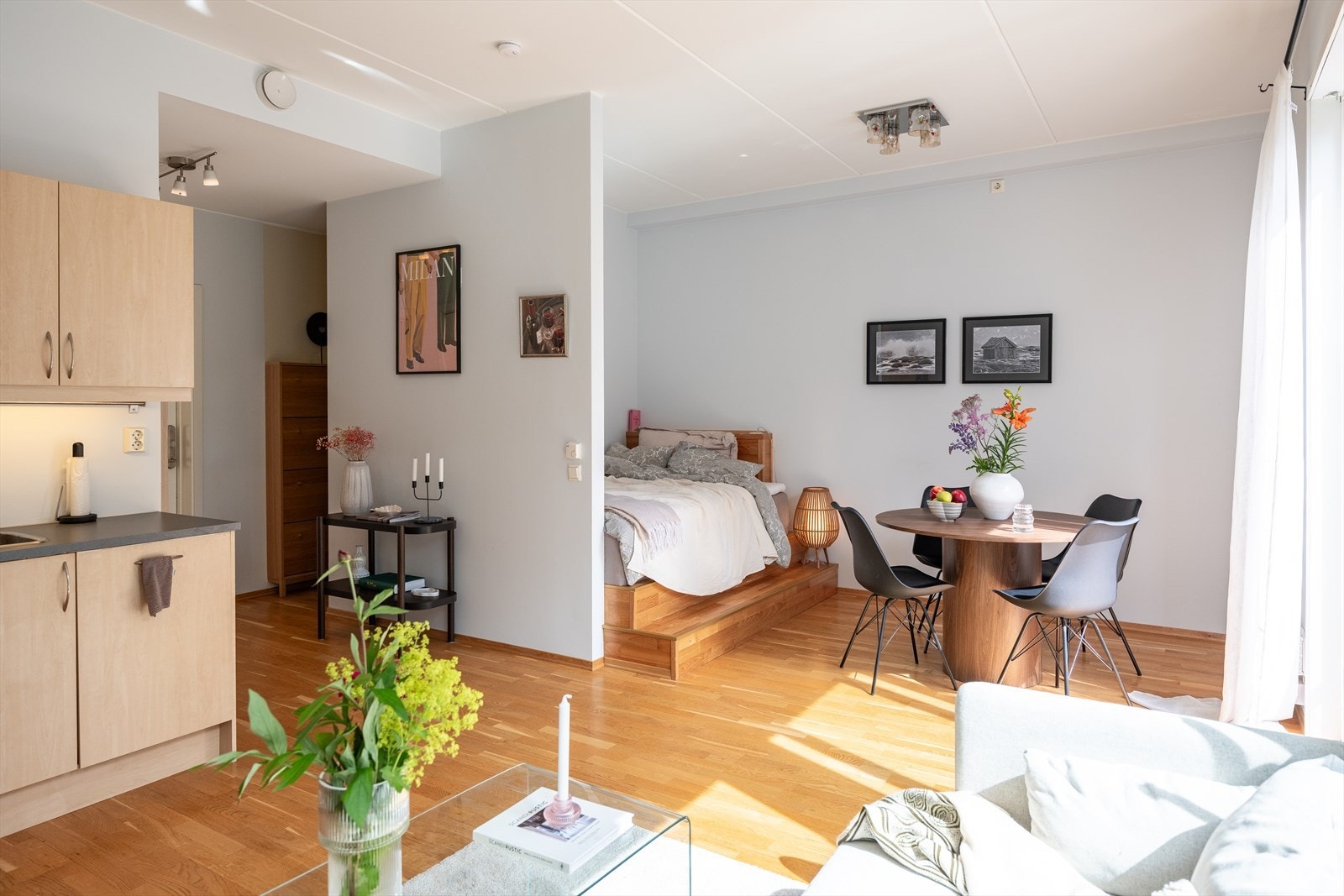 Her bor man rett ved Portalen som byr på søndagsåpen dagligvarehandel, 3T-Solsiden og det er kort avstand til Solsiden kjøpesenter hvor du finner "alt" du trenger i hverdagen. Galleribilde