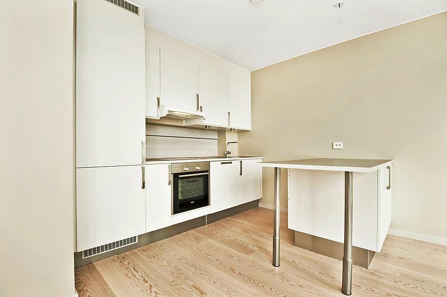 Kjøkken med hvitevarer inkludert. Galleribilde