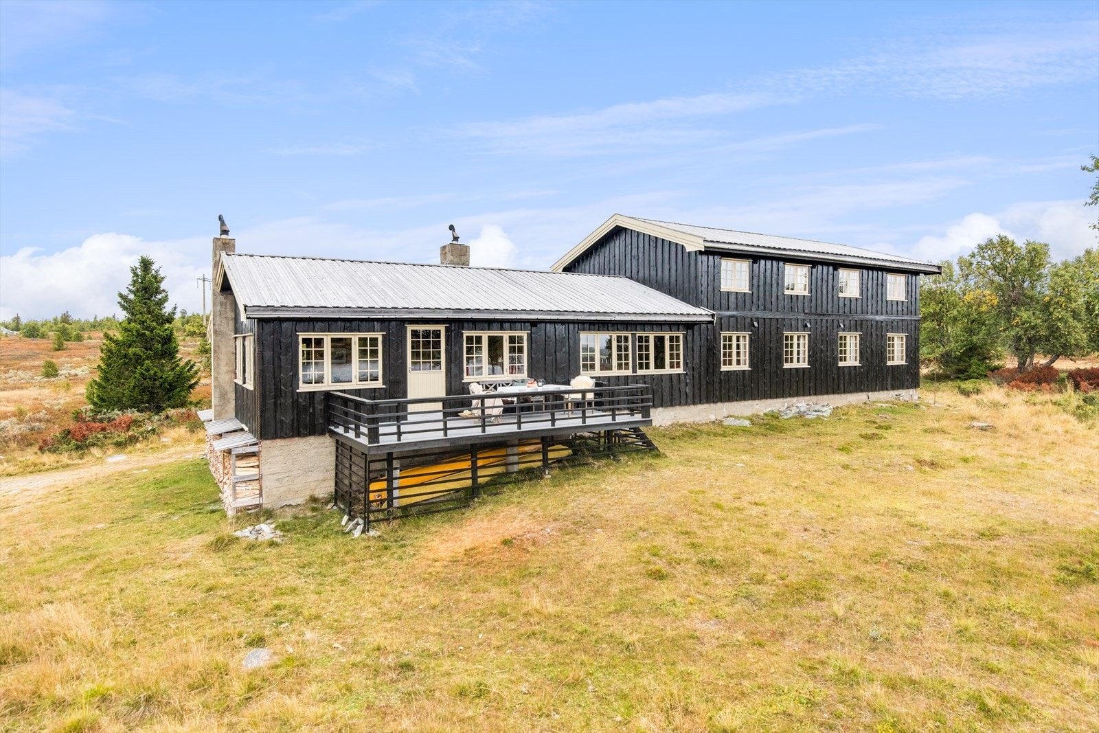 Ideell som firmahytte, kollektiv for vennegjengen, fritidsbolig for storfamilien - eller kanskje du har en drøm om å starte noe eget? Galleribilde