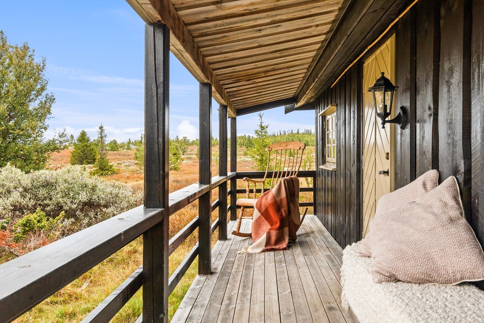 Uteplass ved annekset. Galleribilde