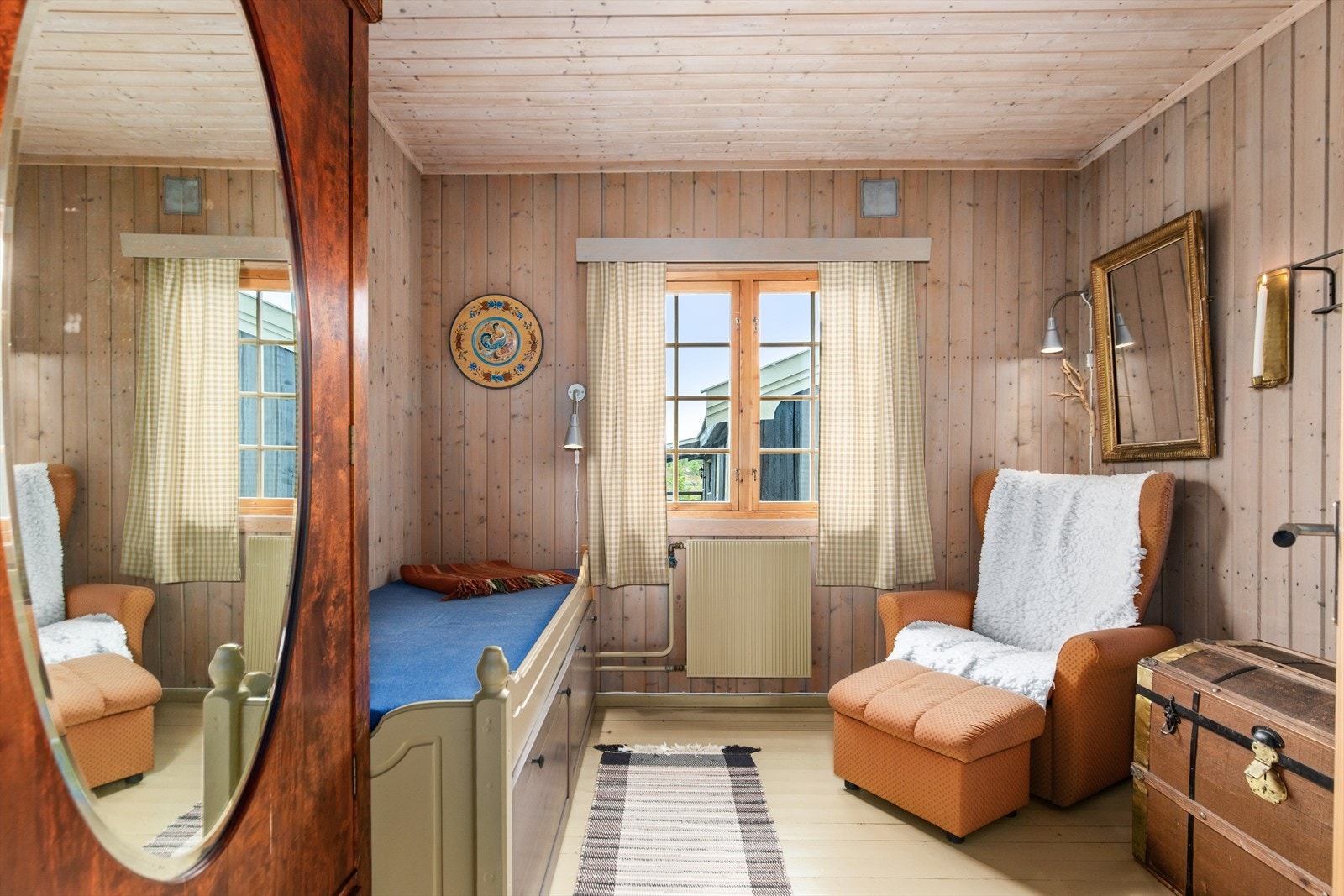 Hovedbygget kan skilte med hele 15 soverom, to store stuer og et romslig kjøkken Galleribilde