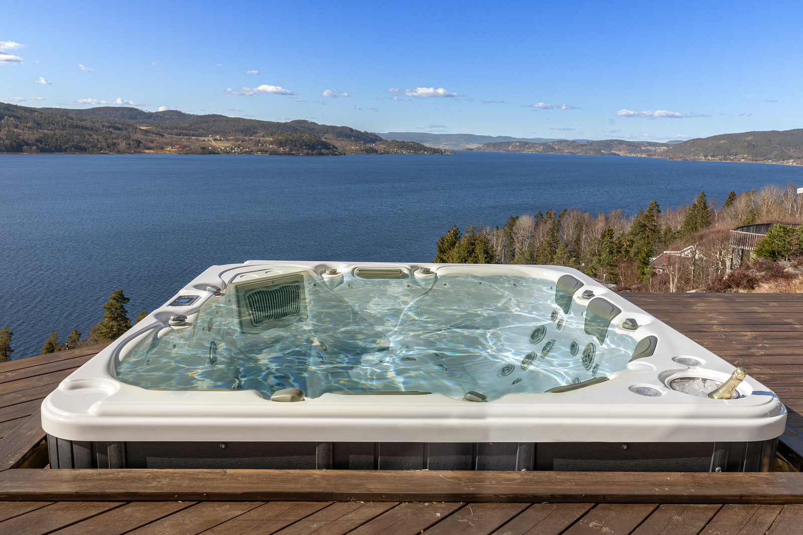 Helt nytt og ubrukt massasjebad med 2 års garanti Galleribilde