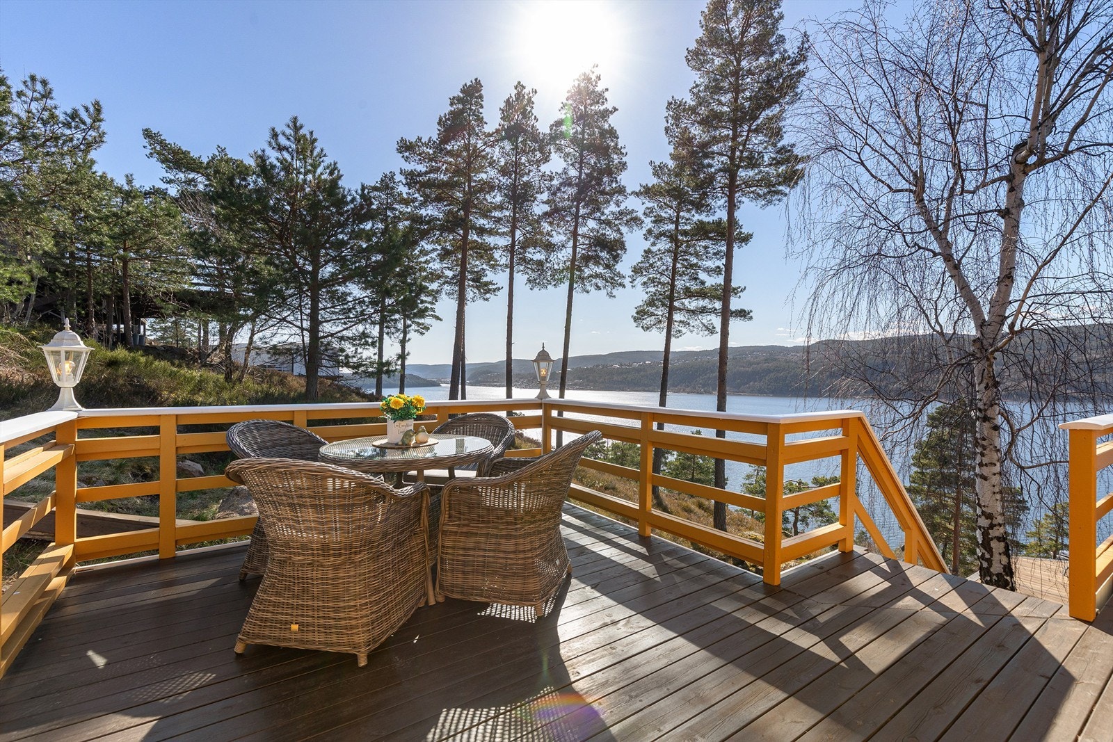Her kan man nyte frokosten i morgensol fra tidlig morgen Galleribilde