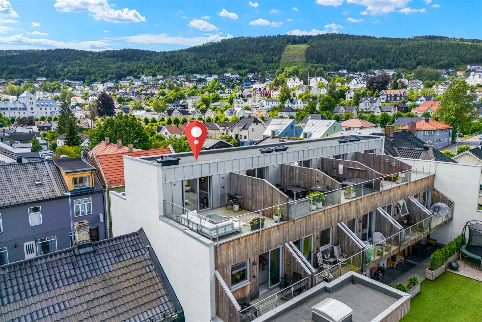 Velkommen til Konnerudgata 36! Moderne endeleilighet over 3 plan fra 2020 i attraktive Nybyen. Galleribilde