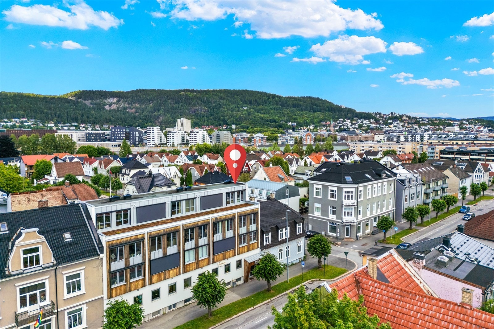Det er kort avstand til togstasjon og sentrum med alle byens fasiliteter. Galleribilde